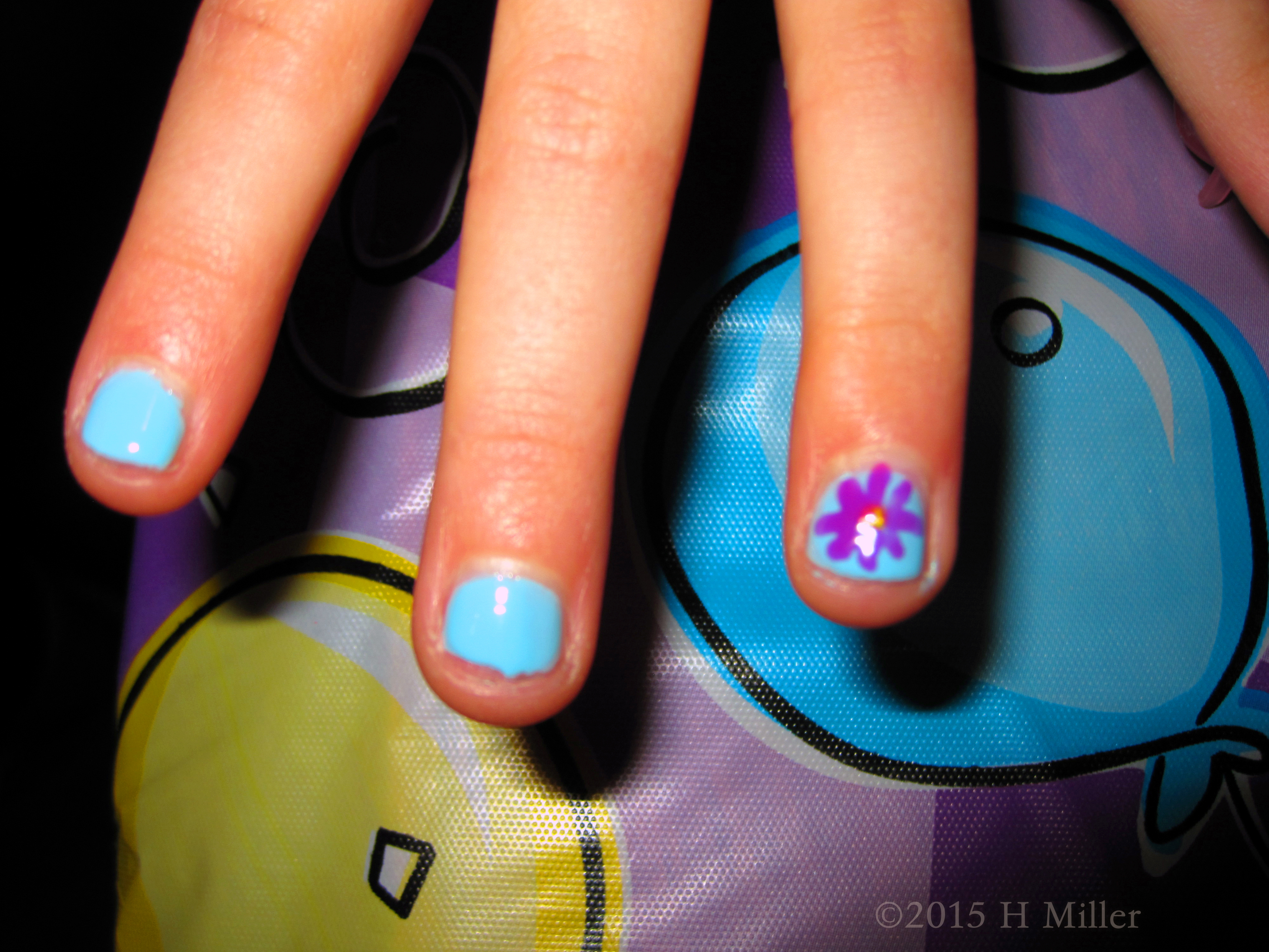 Close Up Of The Flower Design Mini Mani Close Up Of The Flower Design Mini Mani