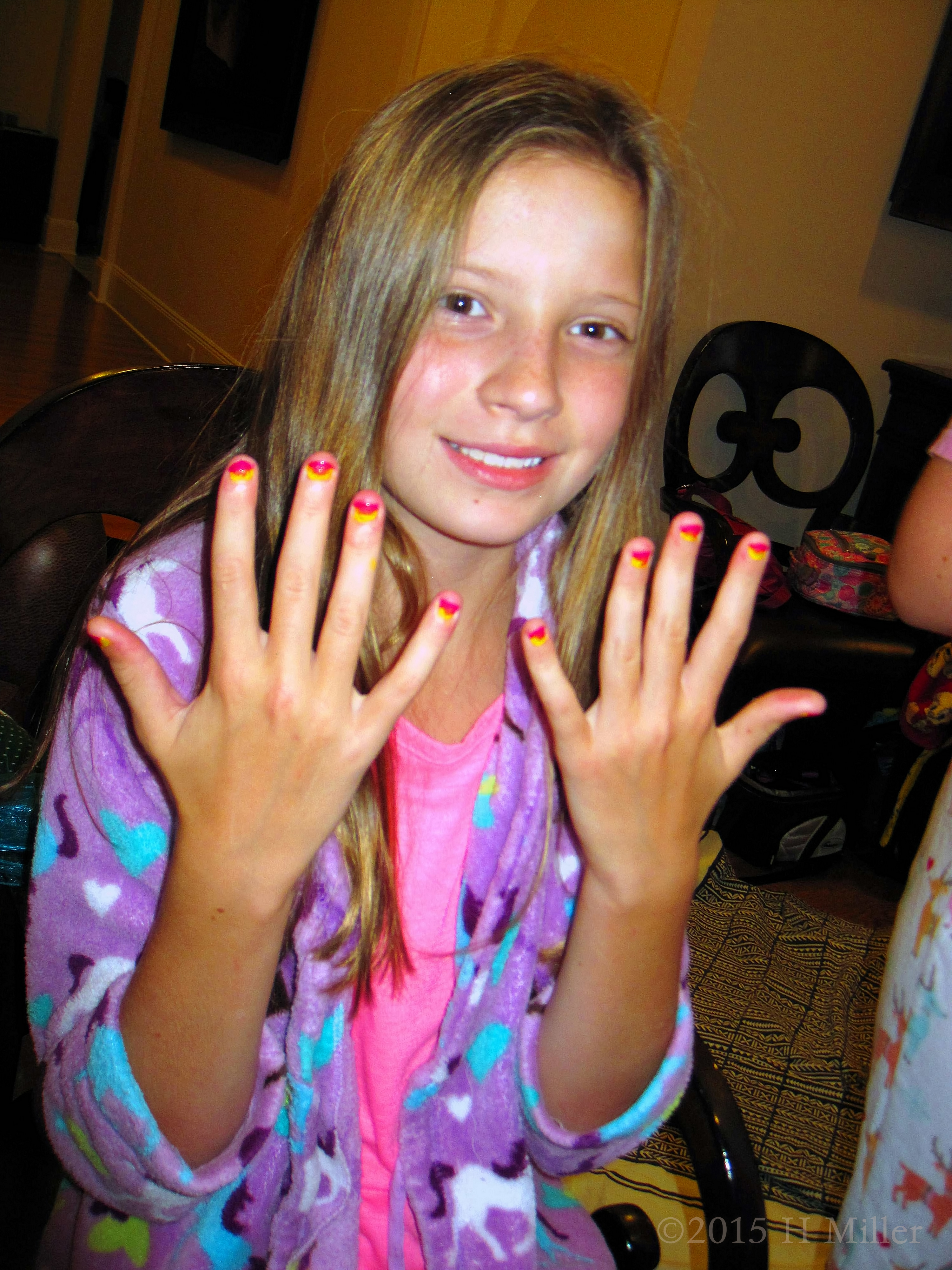 Smiling With Her Pretty Ombre Nail Art Smiling With Her Pretty Ombre Nail Art