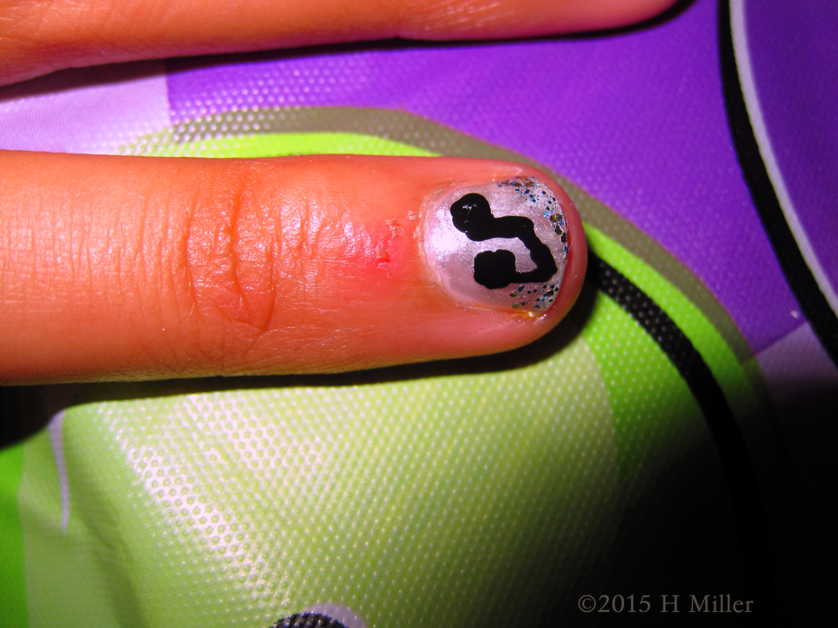 Close Up Of The Music Note Nail Design 