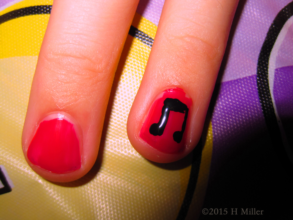 Music Notes Nail Design Super Close Up On The Other Hand At The Kids Nail Salon 