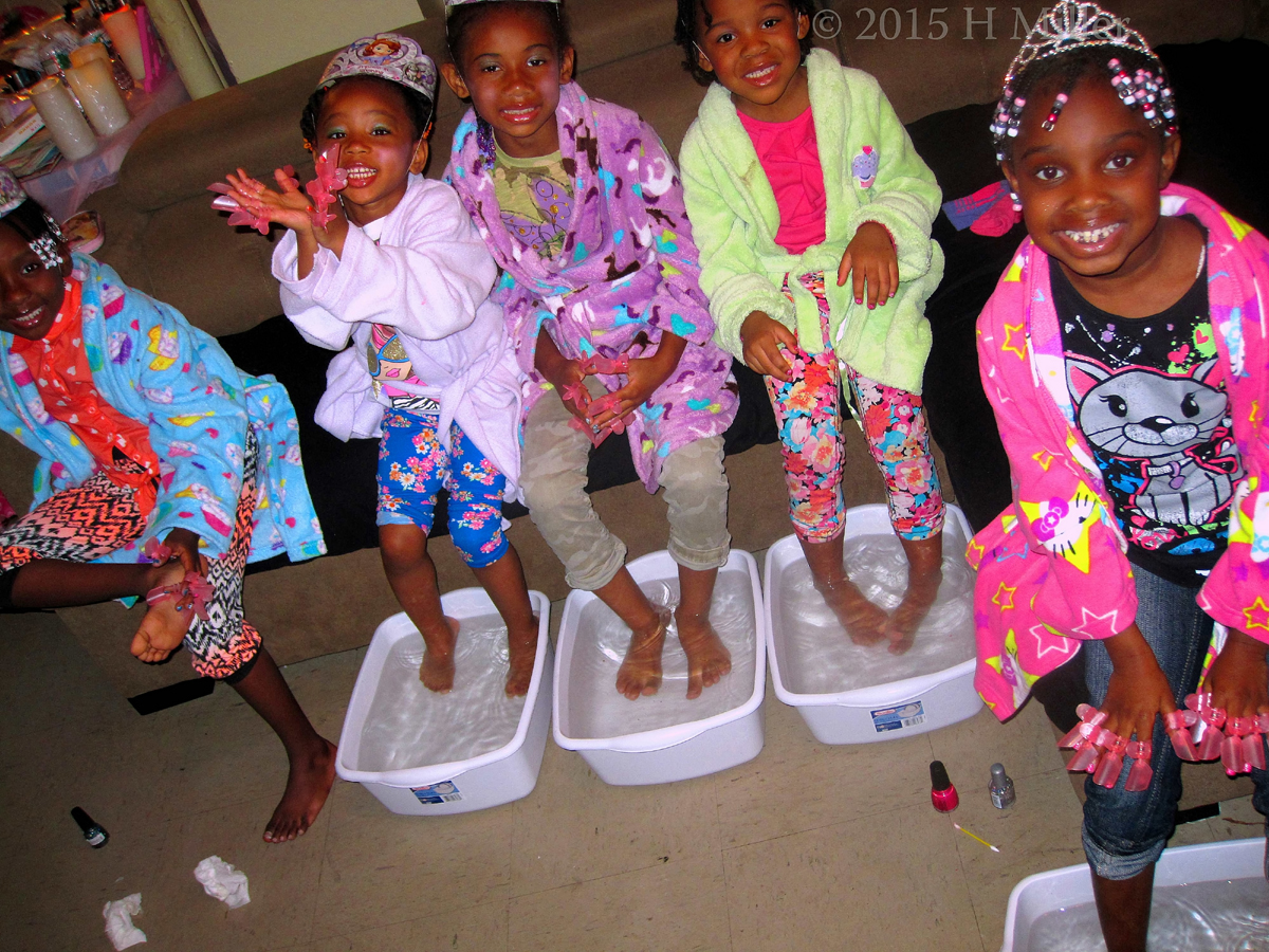 The Girls Soaking In An Essential Oil Foot Bath! 