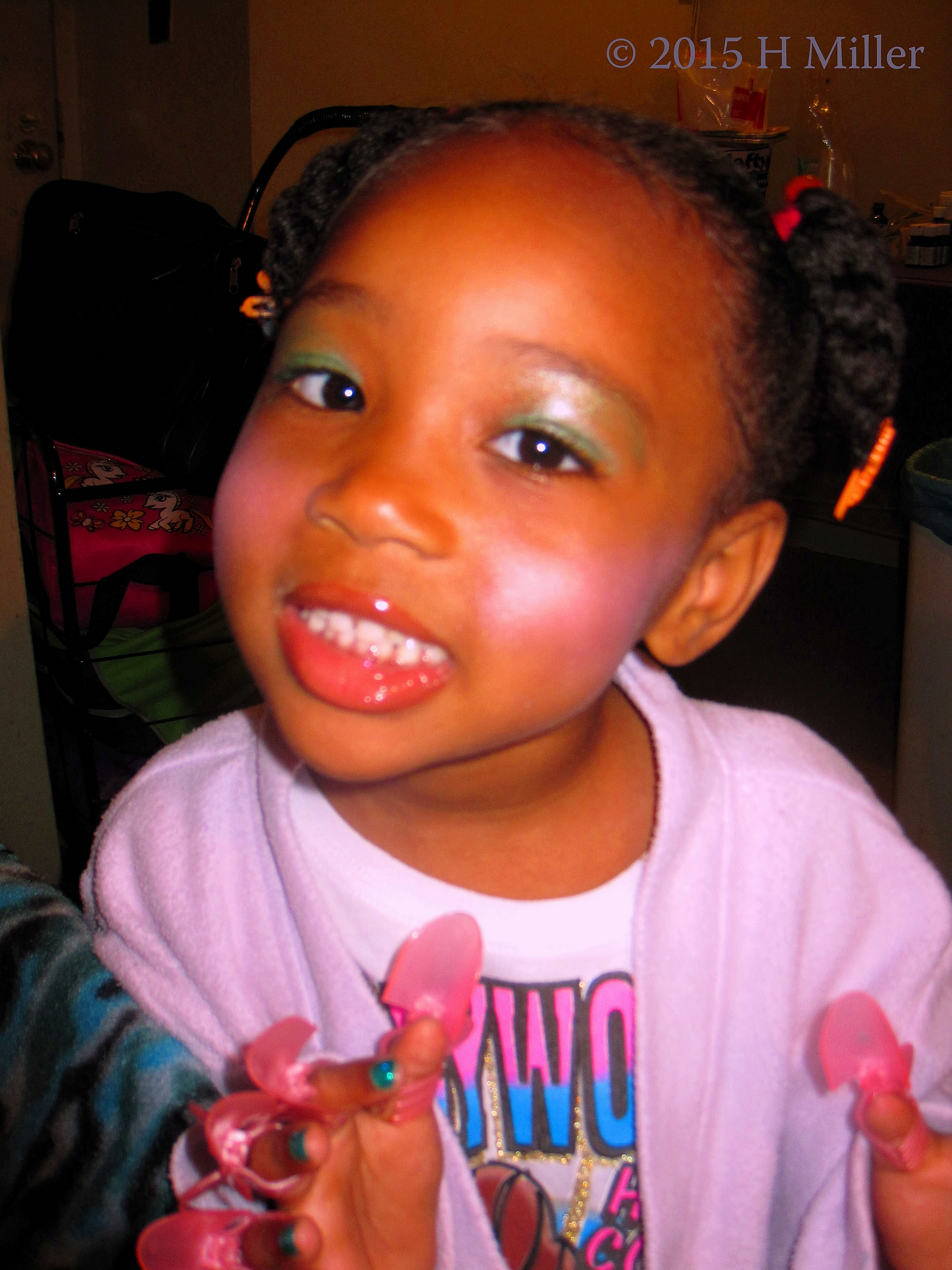 Taking A Pic Of Her Makeup With Nail Protectors Still On! Taking A Pic Of Her Makeup With Nail Protectors Still On!