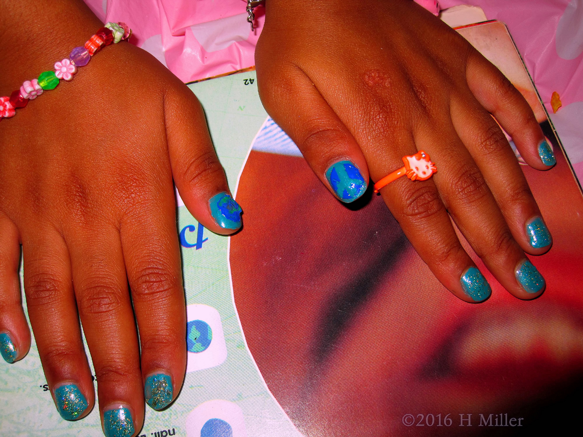 Glittery Blue Mini Manicure 