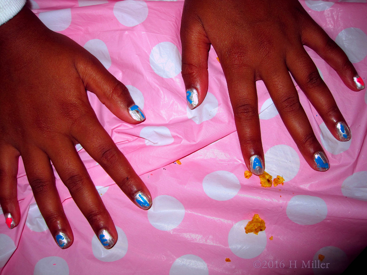 Shiny Blue Mini Manicure. 