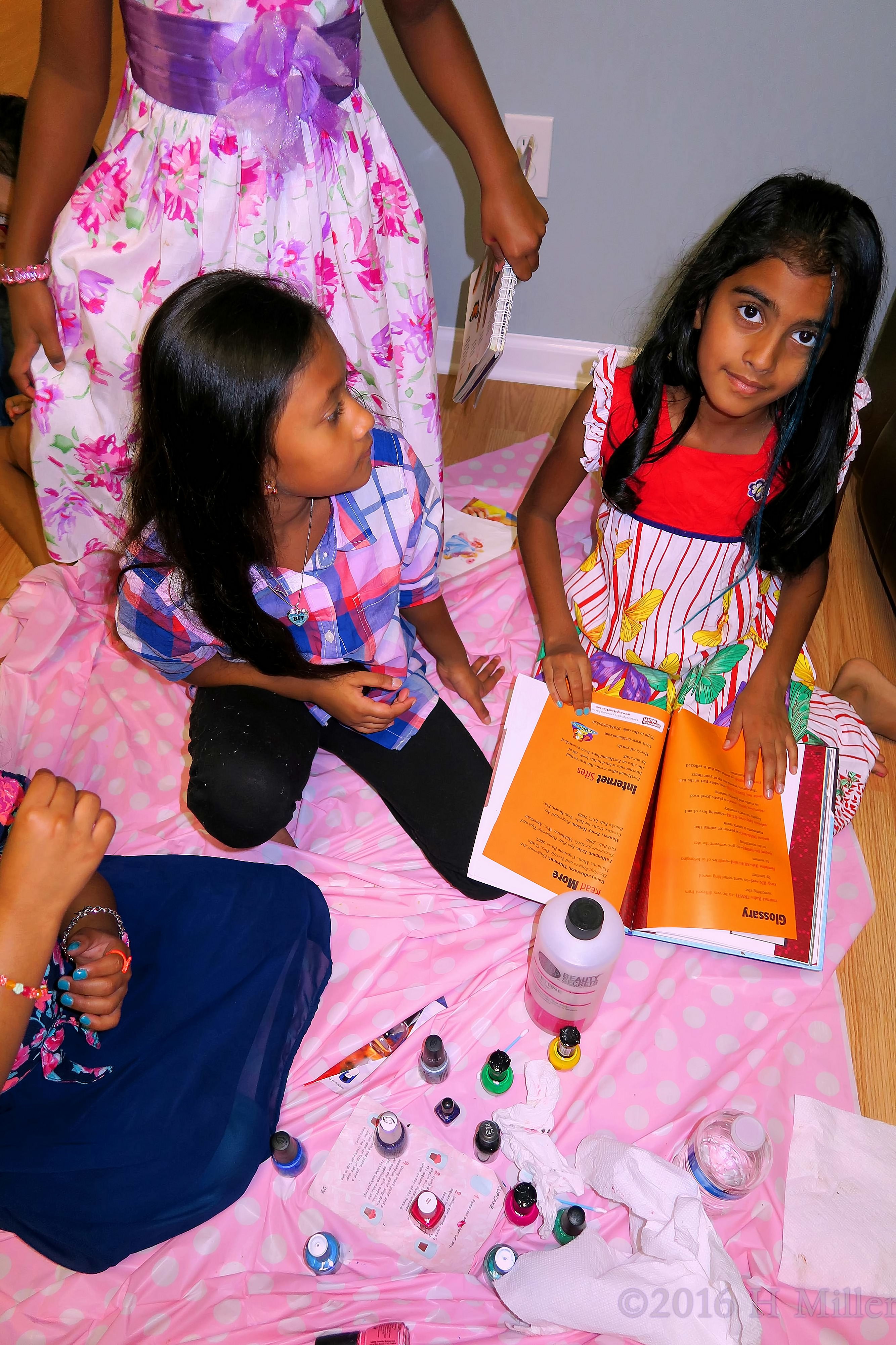 Looking At Mini Mani Nail Art Together. 4 Looking At Mini Mani Nail Art Together. 4