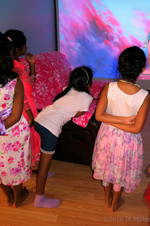 Chilling Out With Youtube During The Spa Party Chilling Out With Youtube During The Spa Party