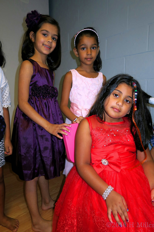 Hanging Out With Friends During Hairstyles Hanging Out With Friends During Hairstyles