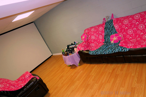 Her Home Is A Spa! Her Home Is A Spa!