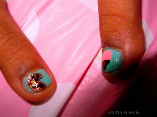 What A Sweet Mini Manicure! The Half Eaten Cookie Nail Design Is The Cutest!