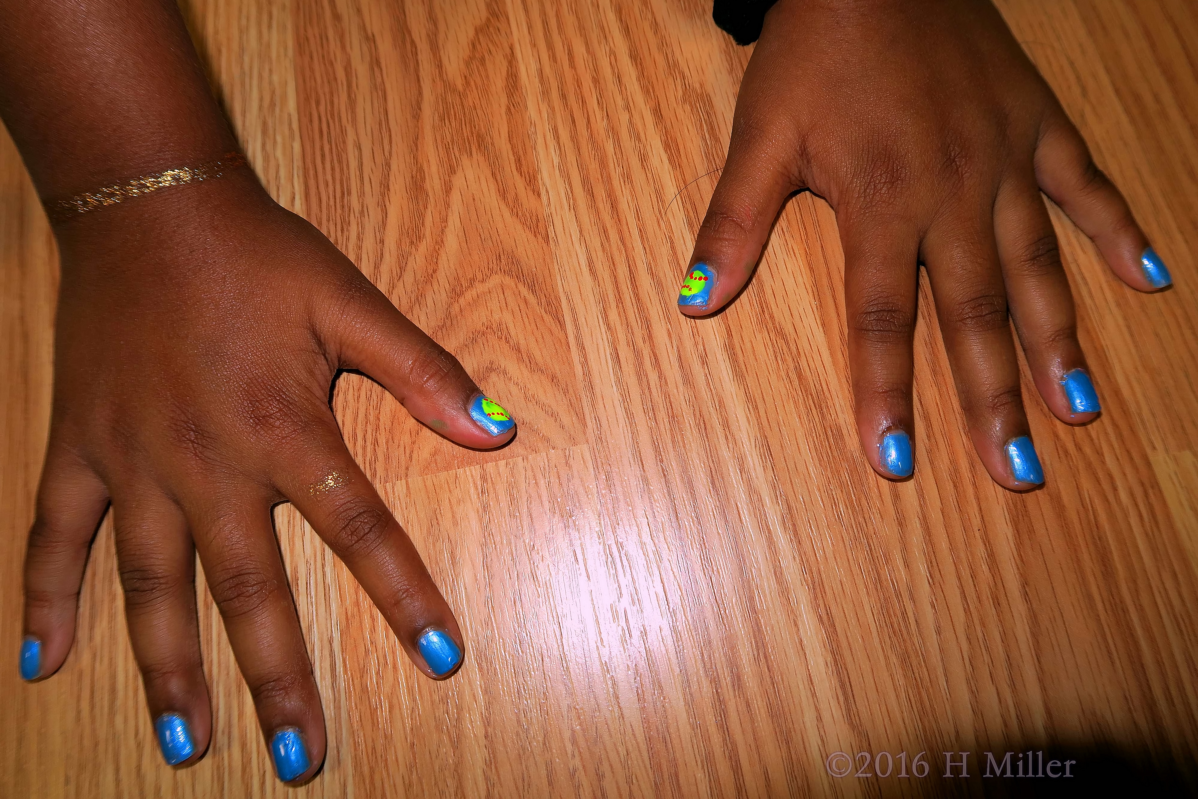 Blue Tennis Inspired Mini Manicure Nail Art. 4