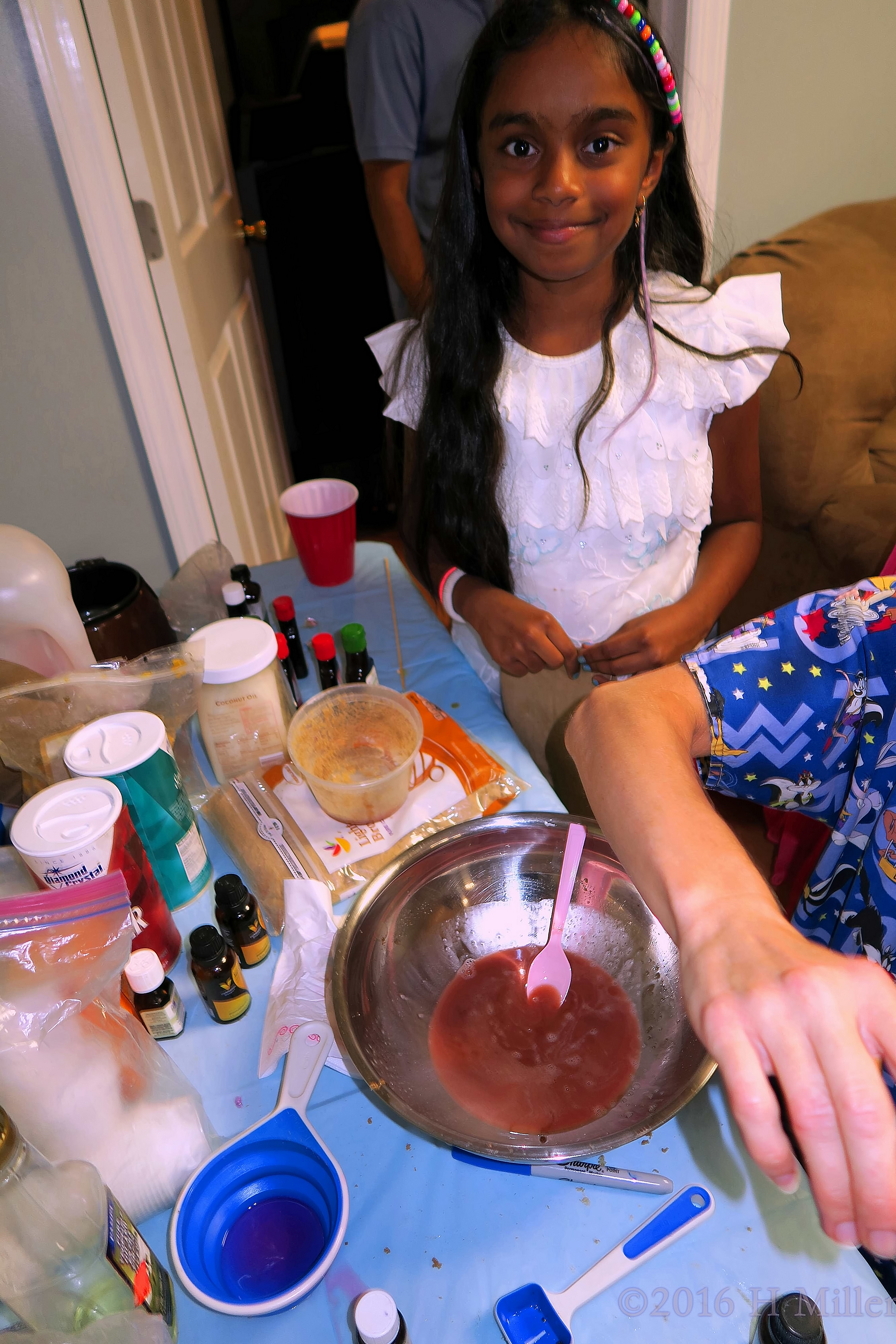 Having Fun Working On Spa Crafts Projects For Kids. 4 Having Fun Working On Spa Crafts Projects For Kids. 4