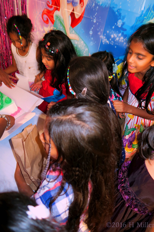 Everyone Wants A Piece Of Cake Everyone Wants A Piece Of Cake