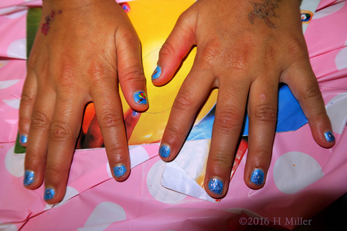 Glittery Blue Mini Mani With Nail Art. Glittery Blue Mini Mani With Nail Art.