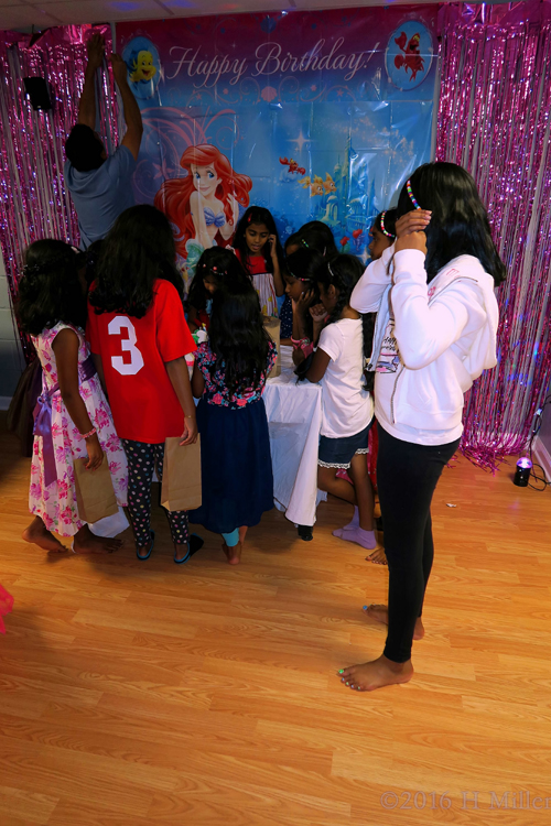 Hanging With Friends During The Spa Party For Kids Hanging With Friends During The Spa Party For Kids