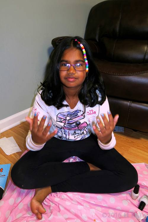 Relaxing After Mini Manicures Relaxing After Mini Manicures