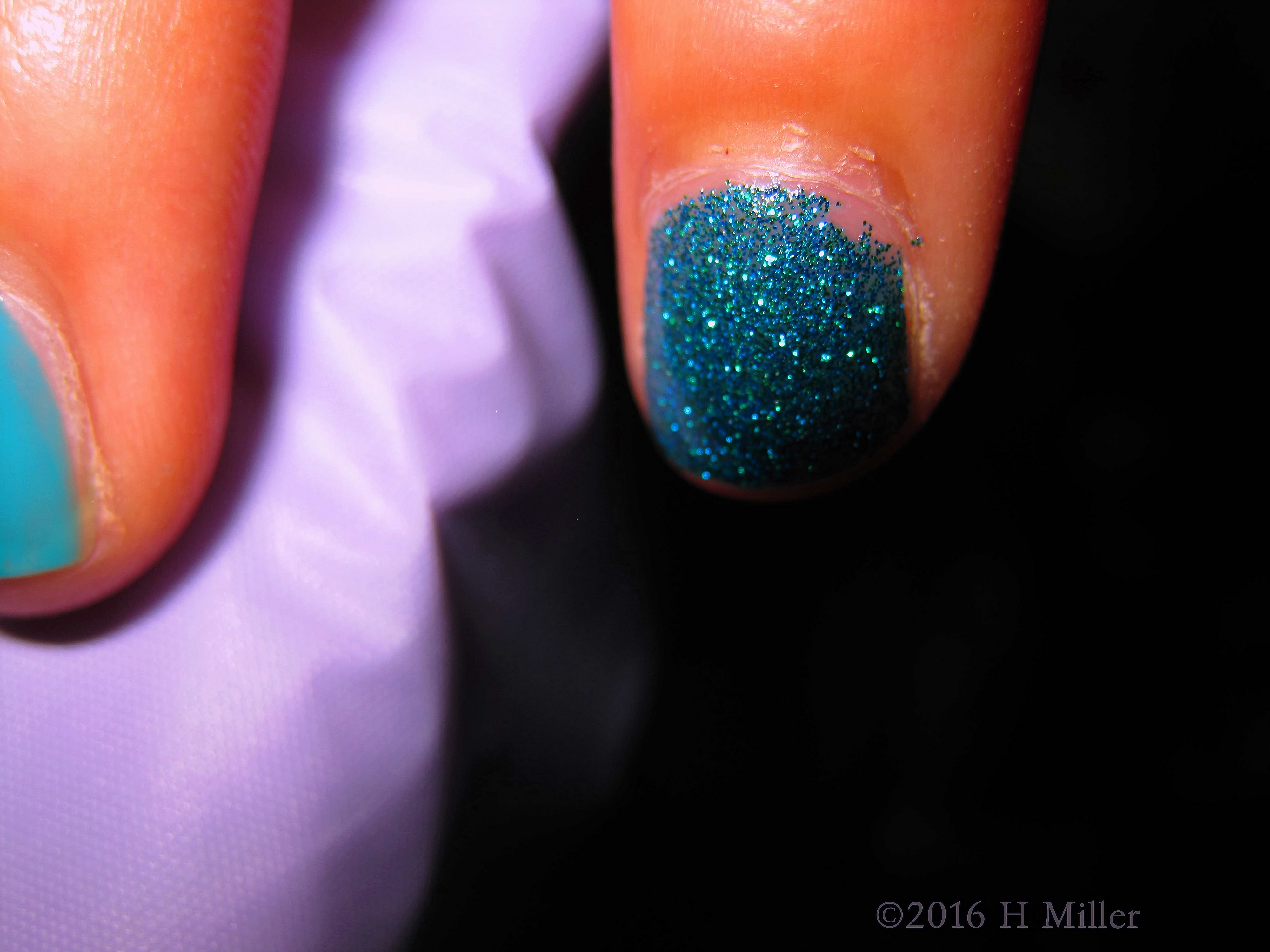 The Glitter Kids Mani Looks Like The Ocean! The Glitter Kids Mani Looks Like The Ocean!