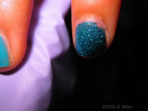 The Glitter Kids Mani Looks Like The Ocean! The Glitter Kids Mani Looks Like The Ocean!
