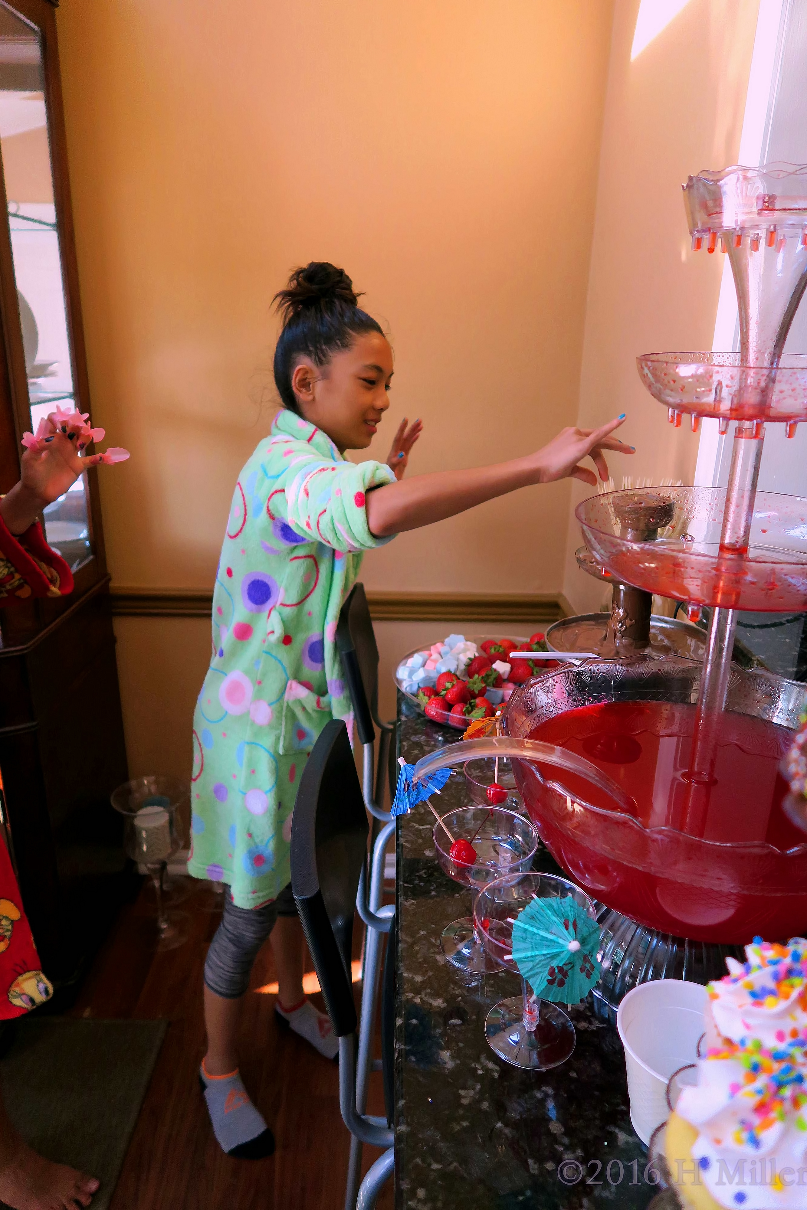 Grabbing A Snack, Careful Of Her Kids Mani Grabbing A Snack, Careful Of Her Kids Mani