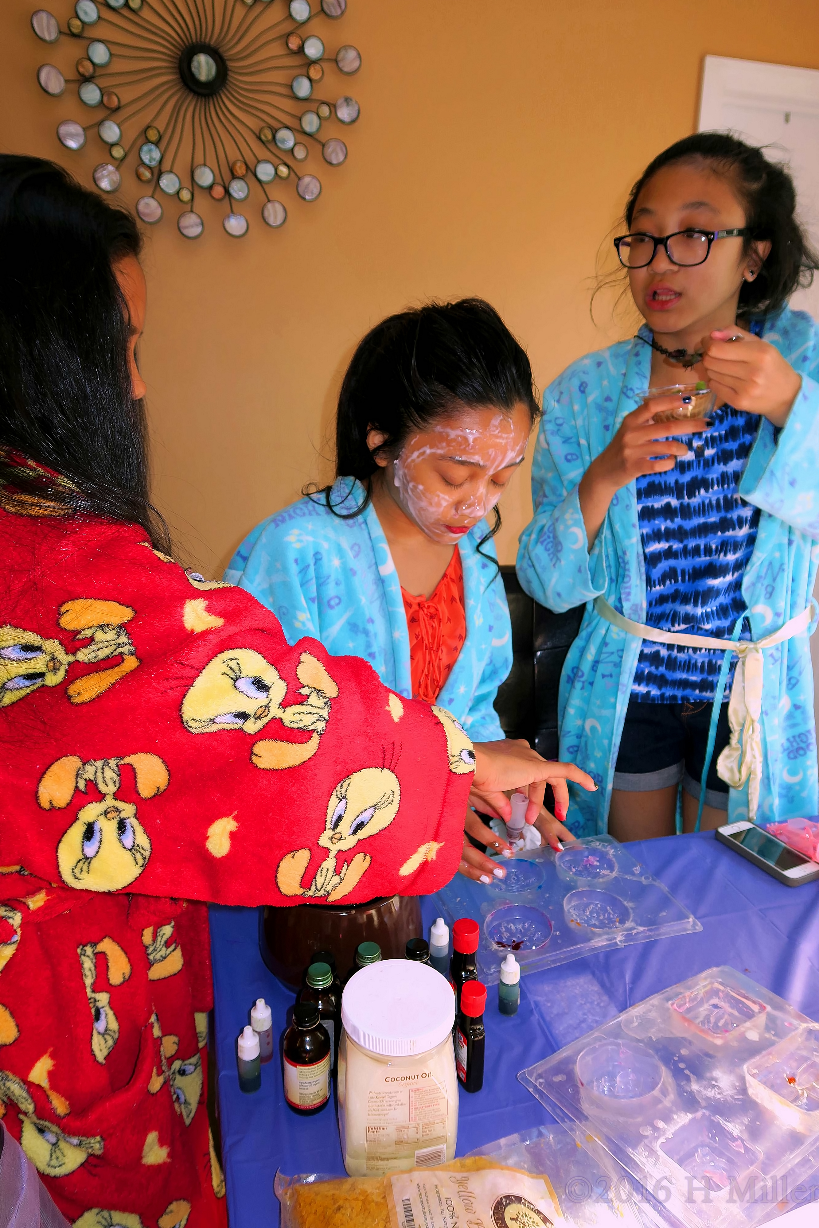 Making Bath Bombs With Friends At Home Kids Spa Crafts 