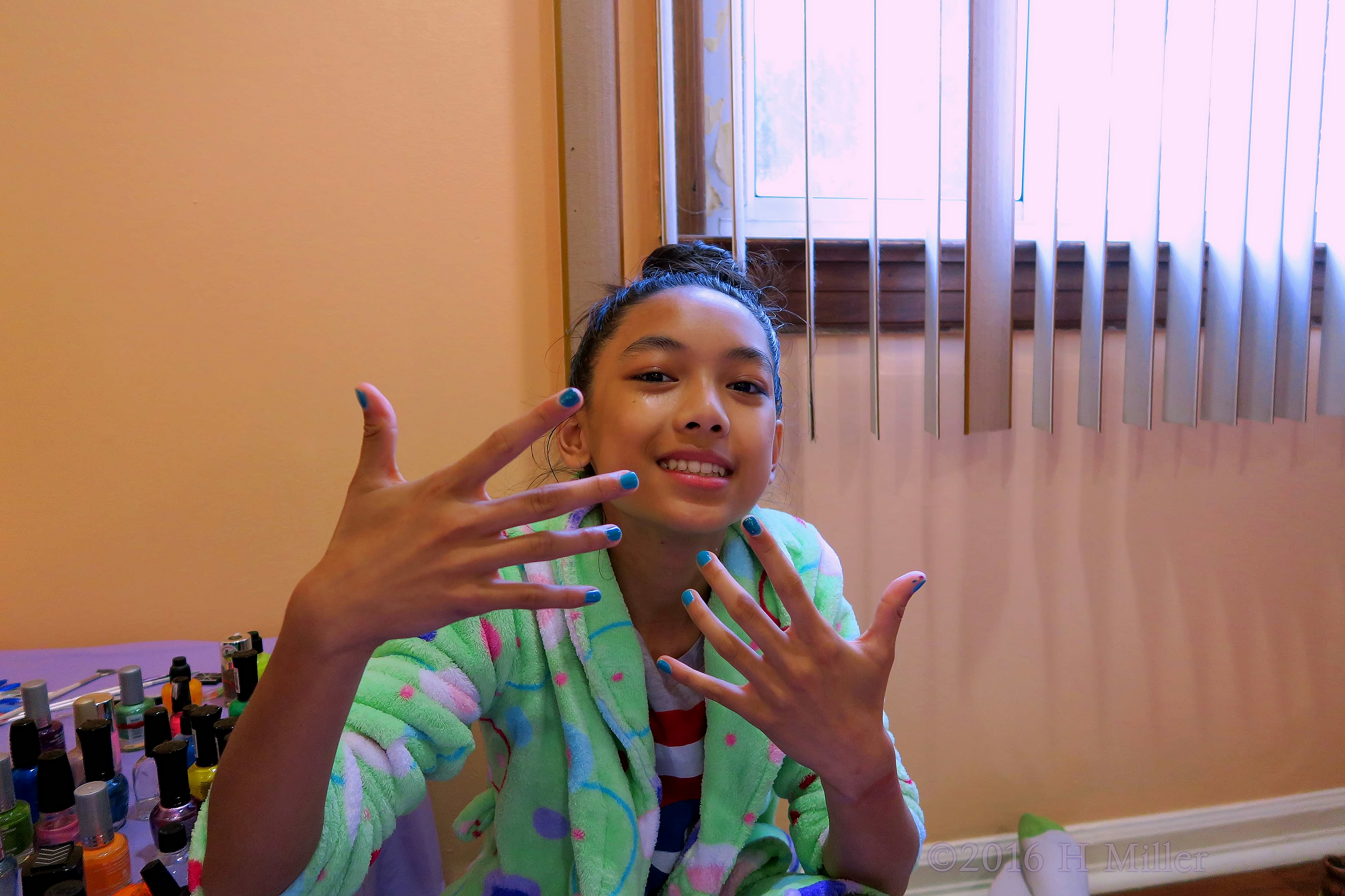 She Loves Her Blue Kids Home Spa Mini Mani She Loves Her Blue Kids Home Spa Mini Mani