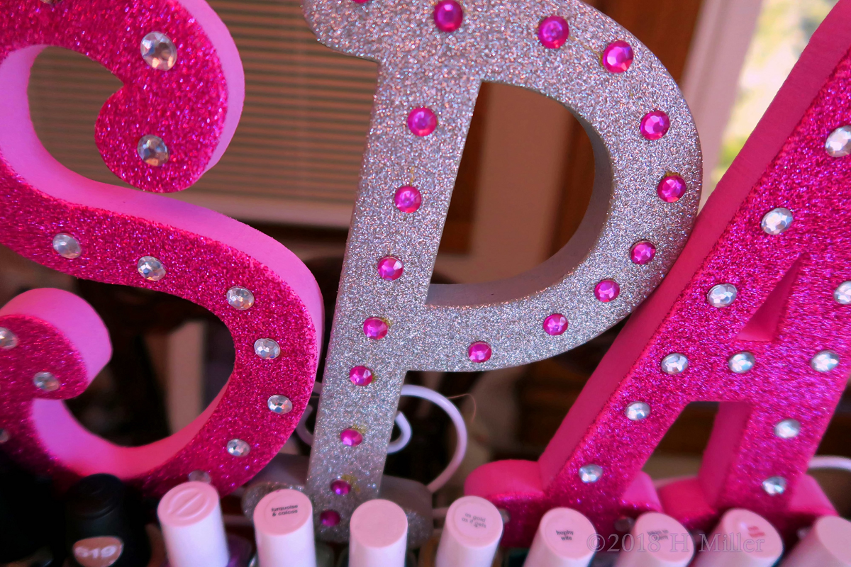 Glitter Pink Letters Spelling Spa! 