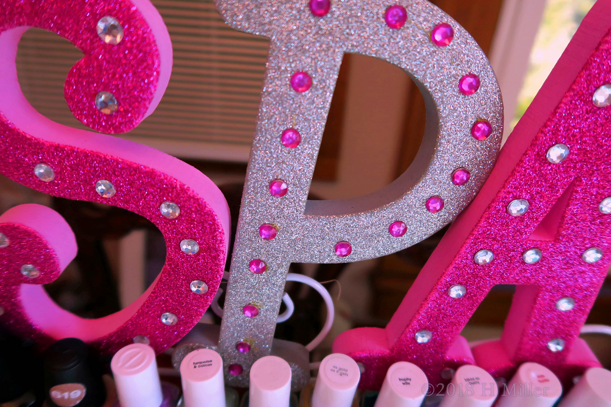 Hot Pink Letters Spa Banner! 