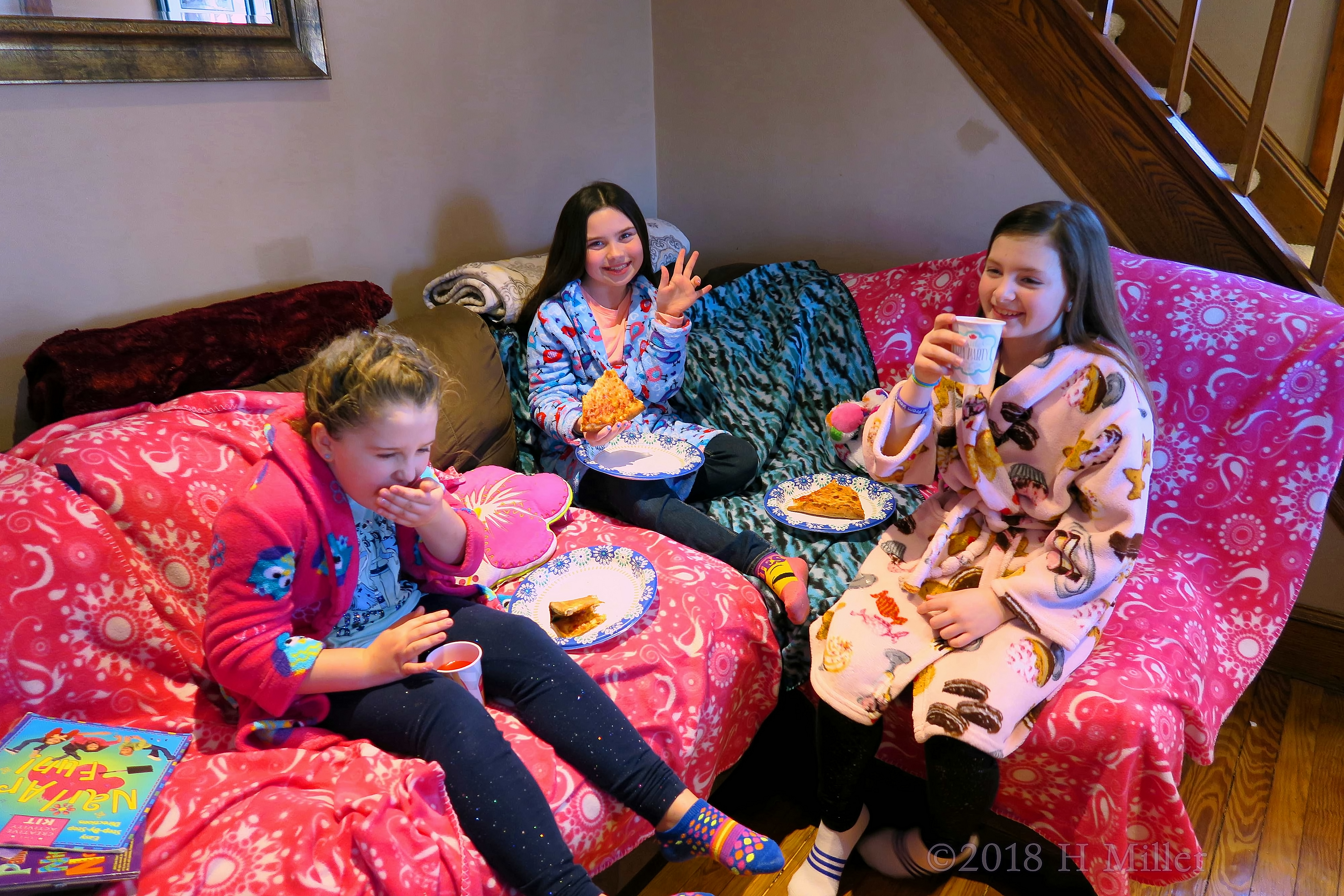 All Fun When Pizza Comes! Party Guest Group Photo 4 All Fun When Pizza Comes! Party Guest Group Photo 4