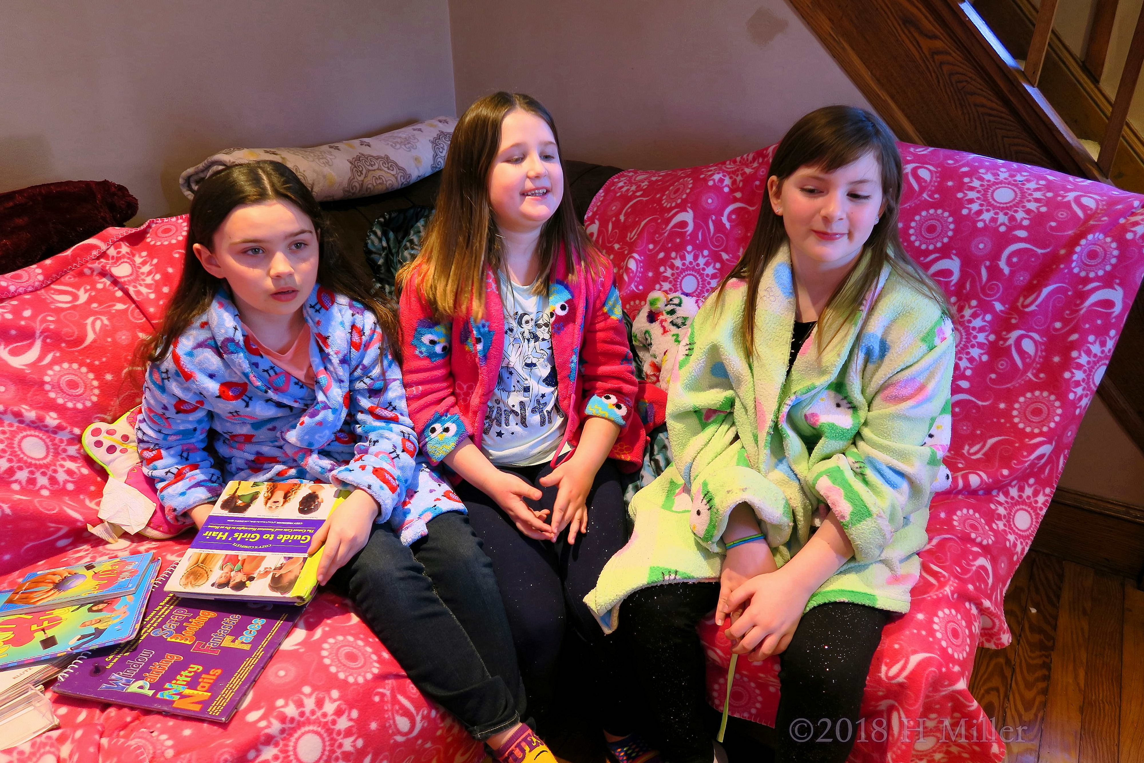 Craft Books And Group Photos For Spa Party Guests! Craft Books And Group Photos For Spa Party Guests!