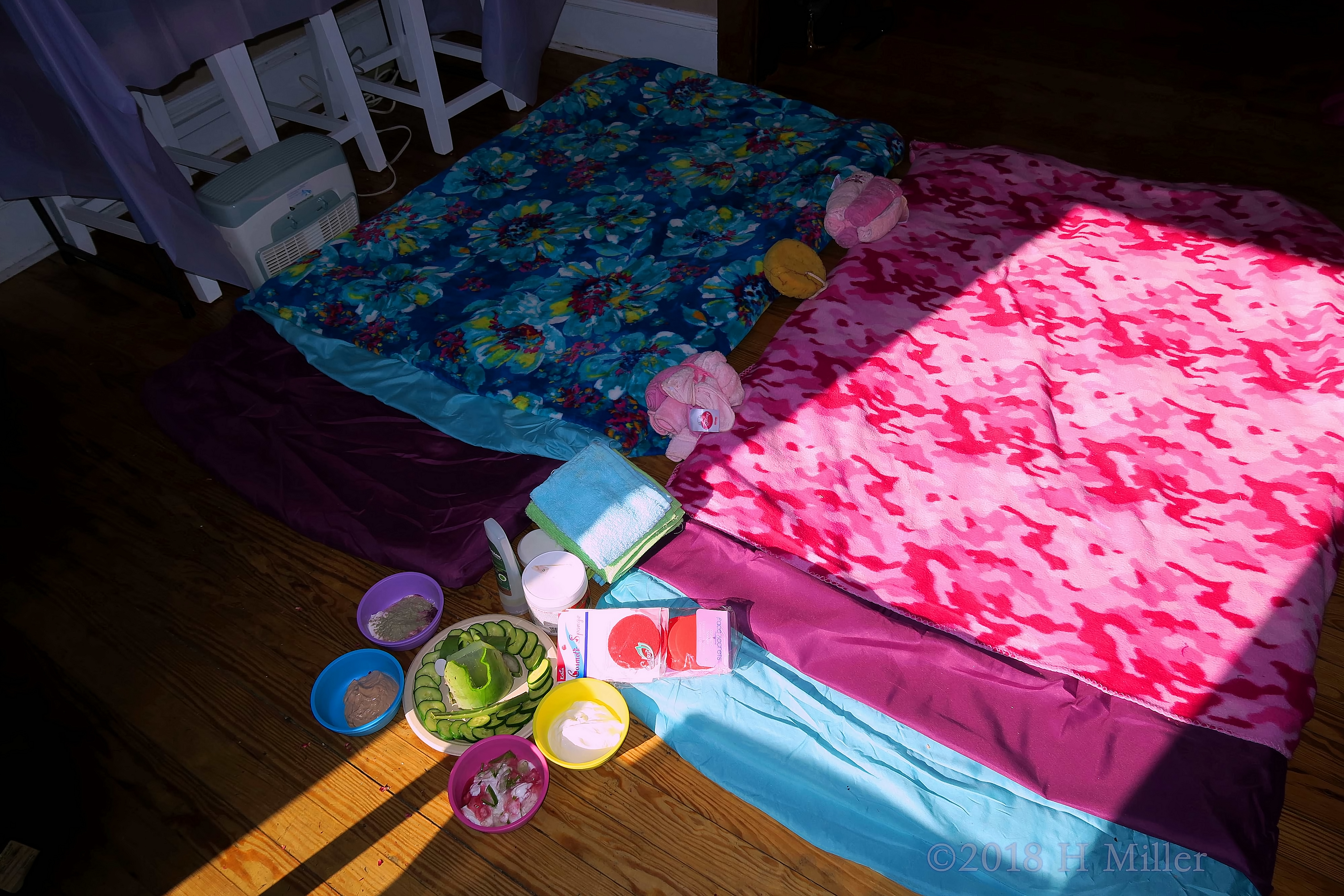 Face Masks And More At The Girls Facial Relaxation Station! Face Masks And More At The Girls Facial Relaxation Station!