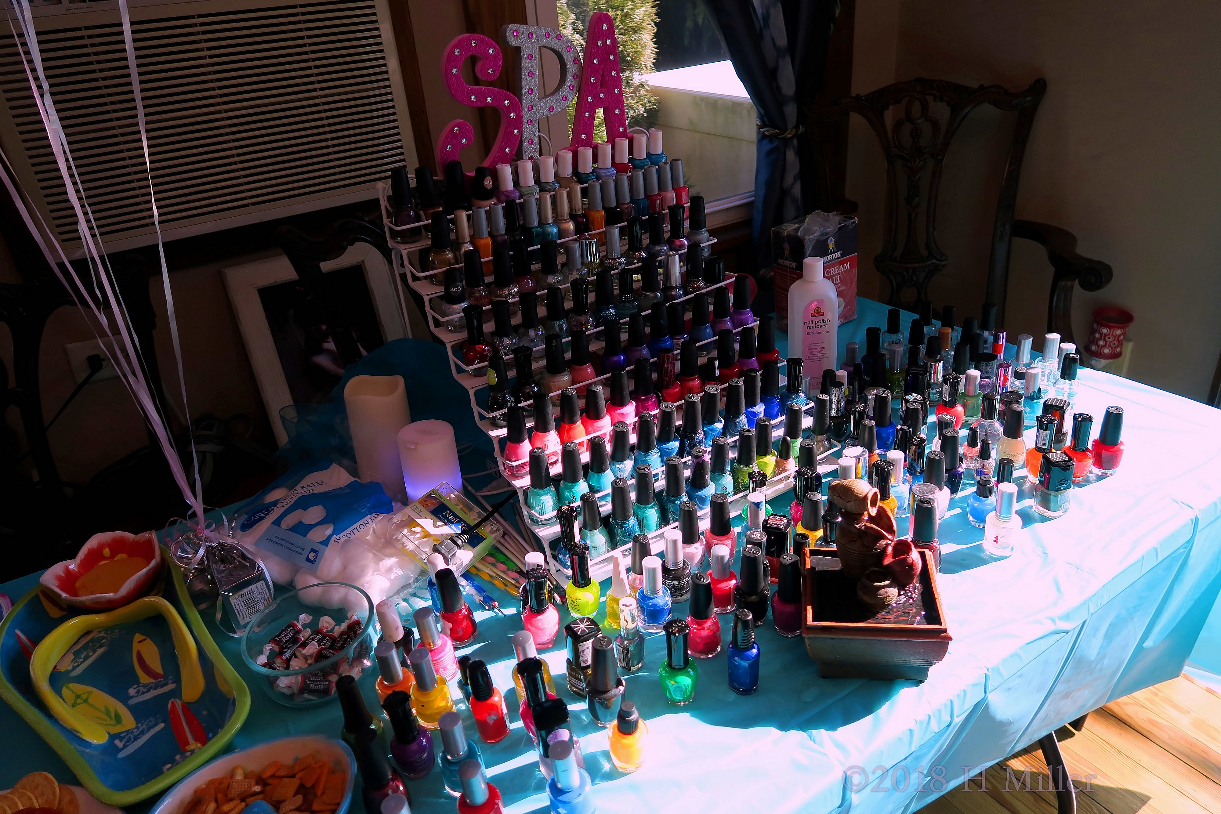 Kids Manicure Color Choosing Nail Salon Station! Kids Manicure Color Choosing Nail Salon Station!