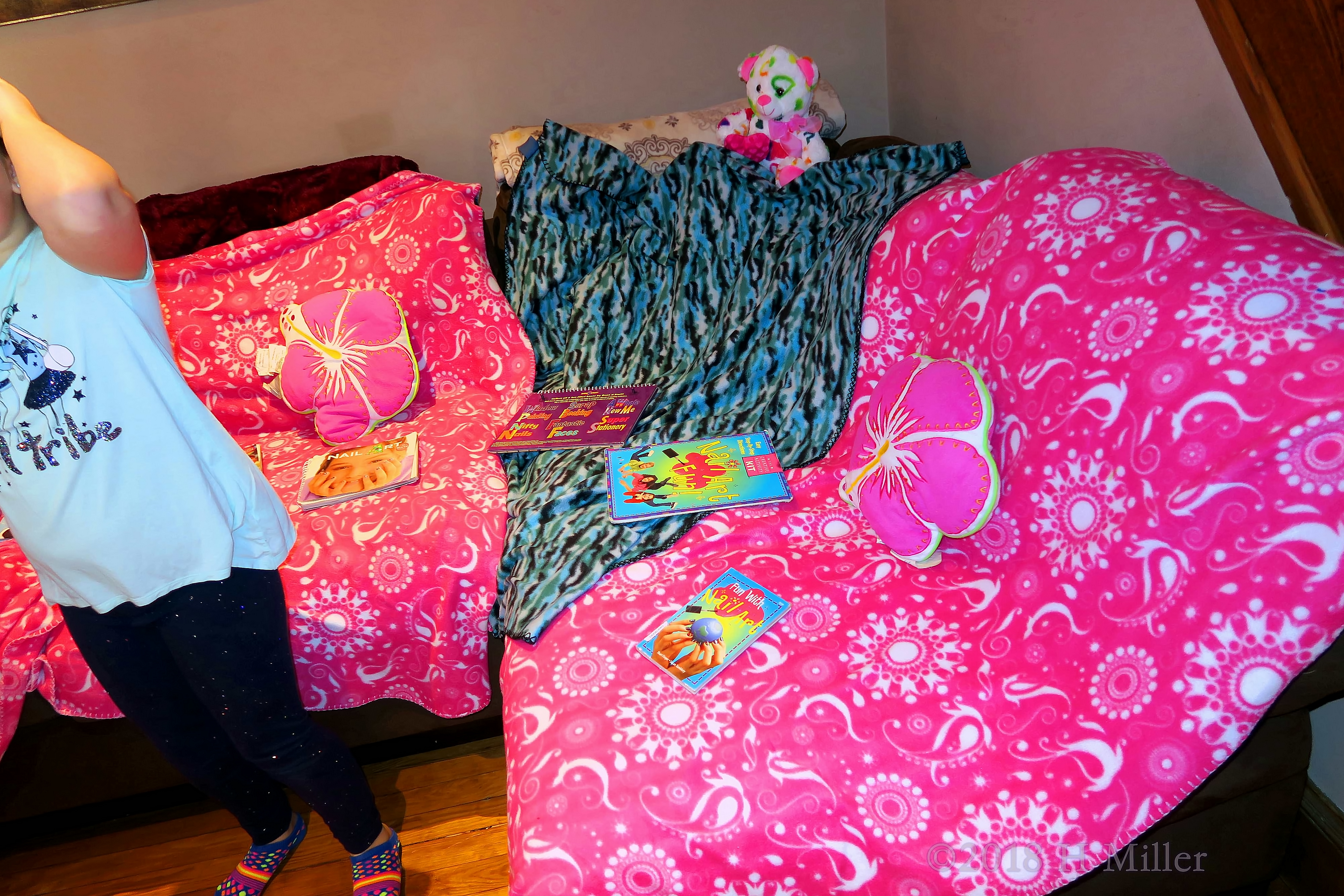 Kids Manicure Station With Party Guest Posing! Kids Manicure Station With Party Guest Posing!