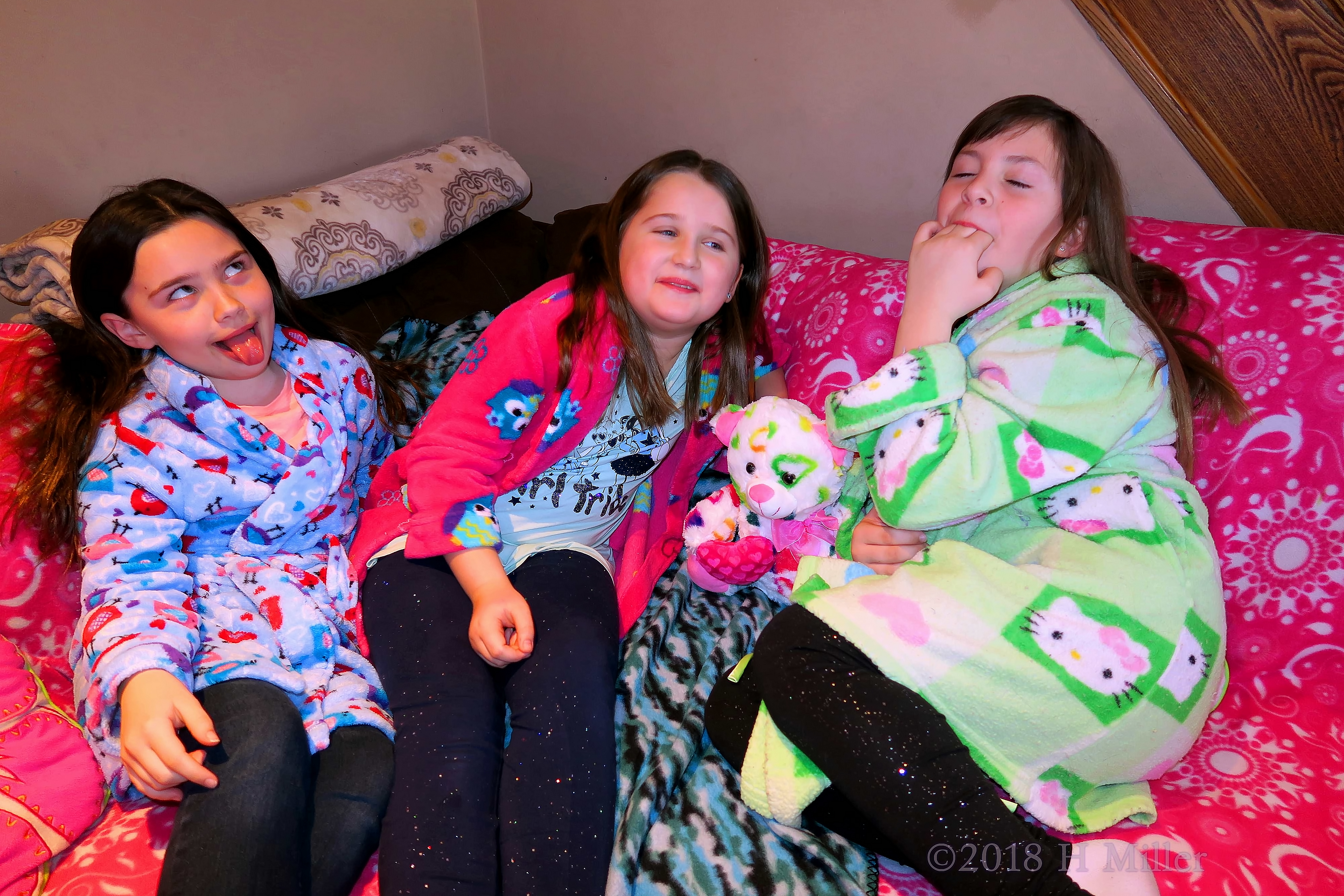 Party Guests Putting On Kids Spa Robes And Silly Faces! Party Guests Putting On Kids Spa Robes And Silly Faces!