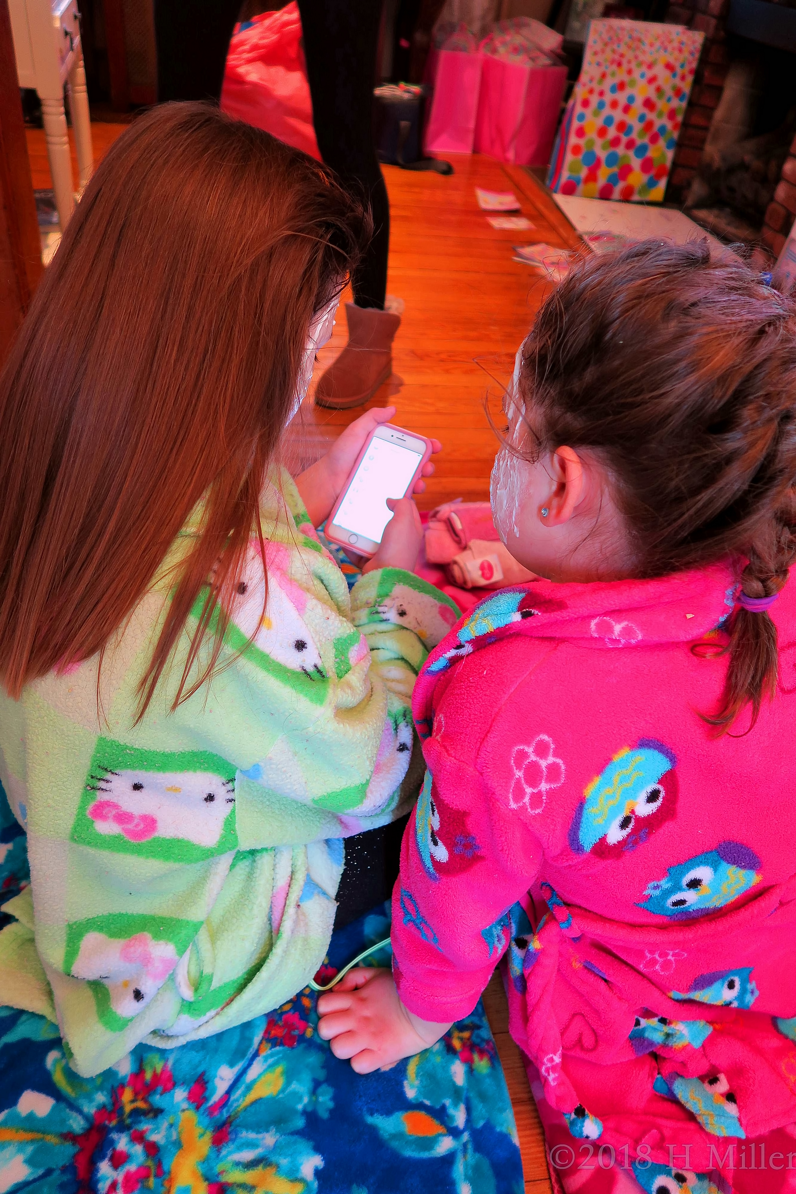 Phone Break While Kids Facials Dry! Phone Break While Kids Facials Dry!