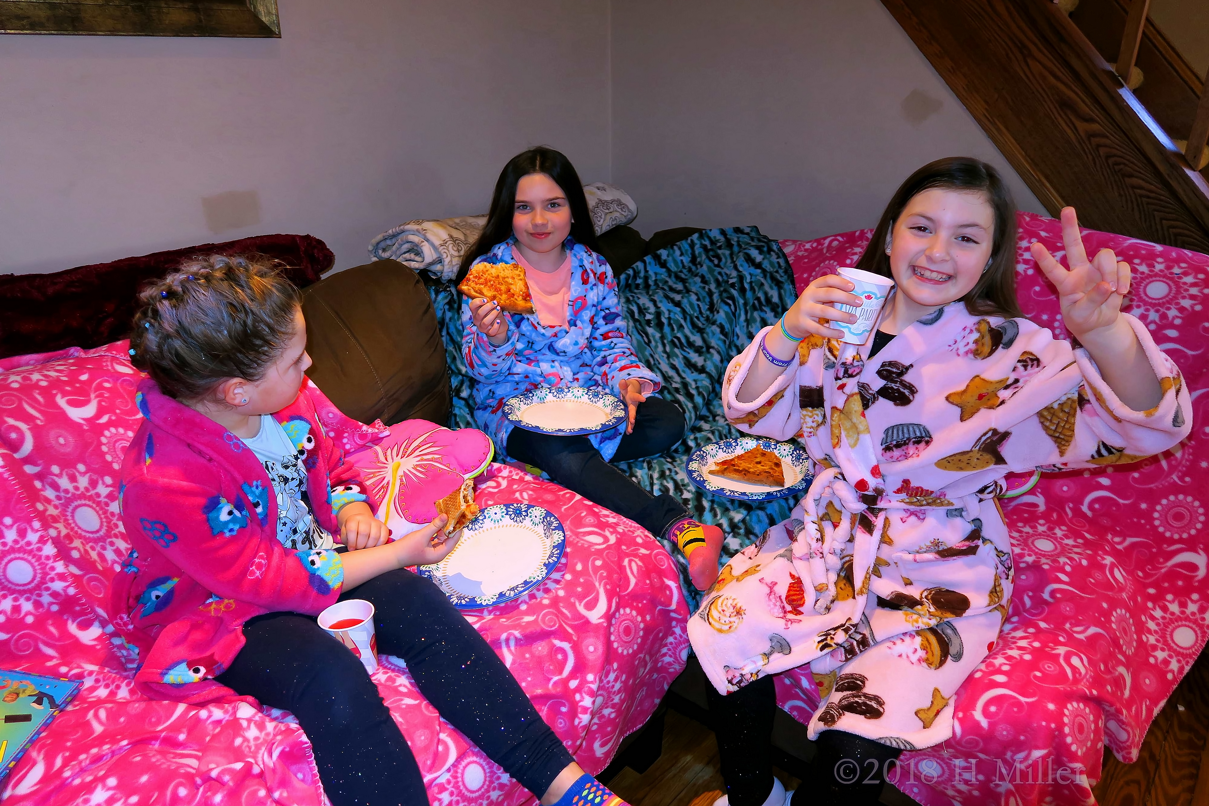 Pizza And Playtime At The Kids Spa Party! 4 Pizza And Playtime At The Kids Spa Party! 4