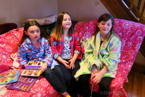 Craft Books And Group Photos For Spa Party Guests! Craft Books And Group Photos For Spa Party Guests!