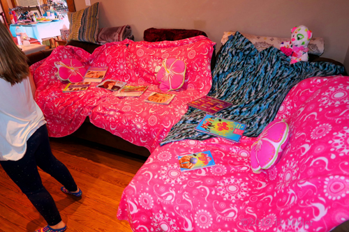 Hot Pink Kids Spa Setup Featuring Nail Art Books To Choose From! Hot Pink Kids Spa Setup Featuring Nail Art Books To Choose From!