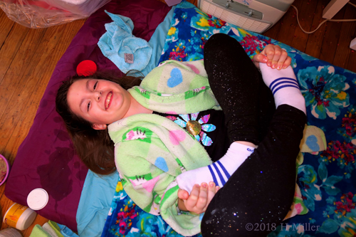 Posing And Stretching At The Kids Facial Station! Posing And Stretching At The Kids Facial Station!