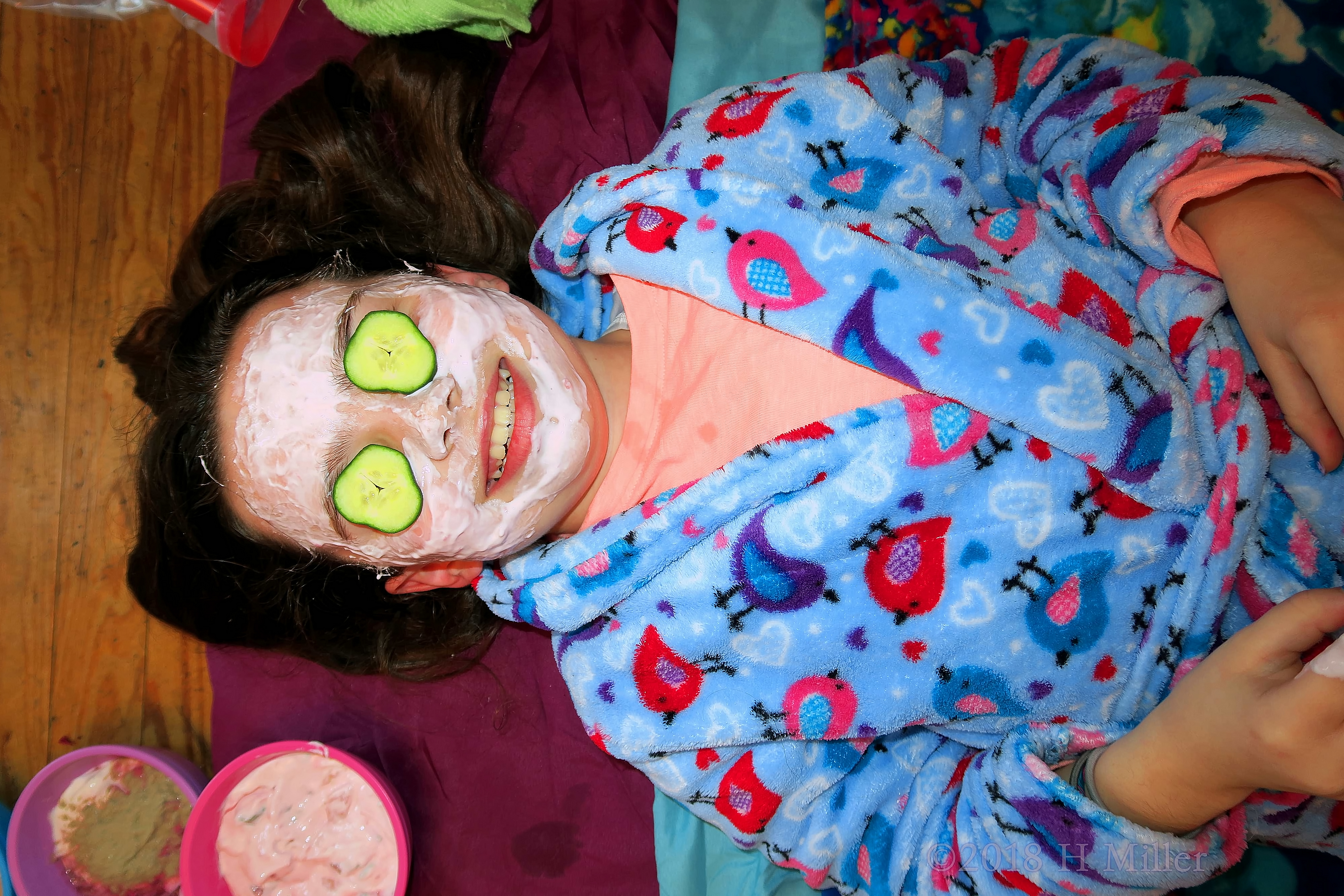 Calming Cucumber Face Mask Chilling! Party Guest Receiving Kids Facial! Calming Cucumber Face Mask Chilling! Party Guest Receiving Kids Facial!