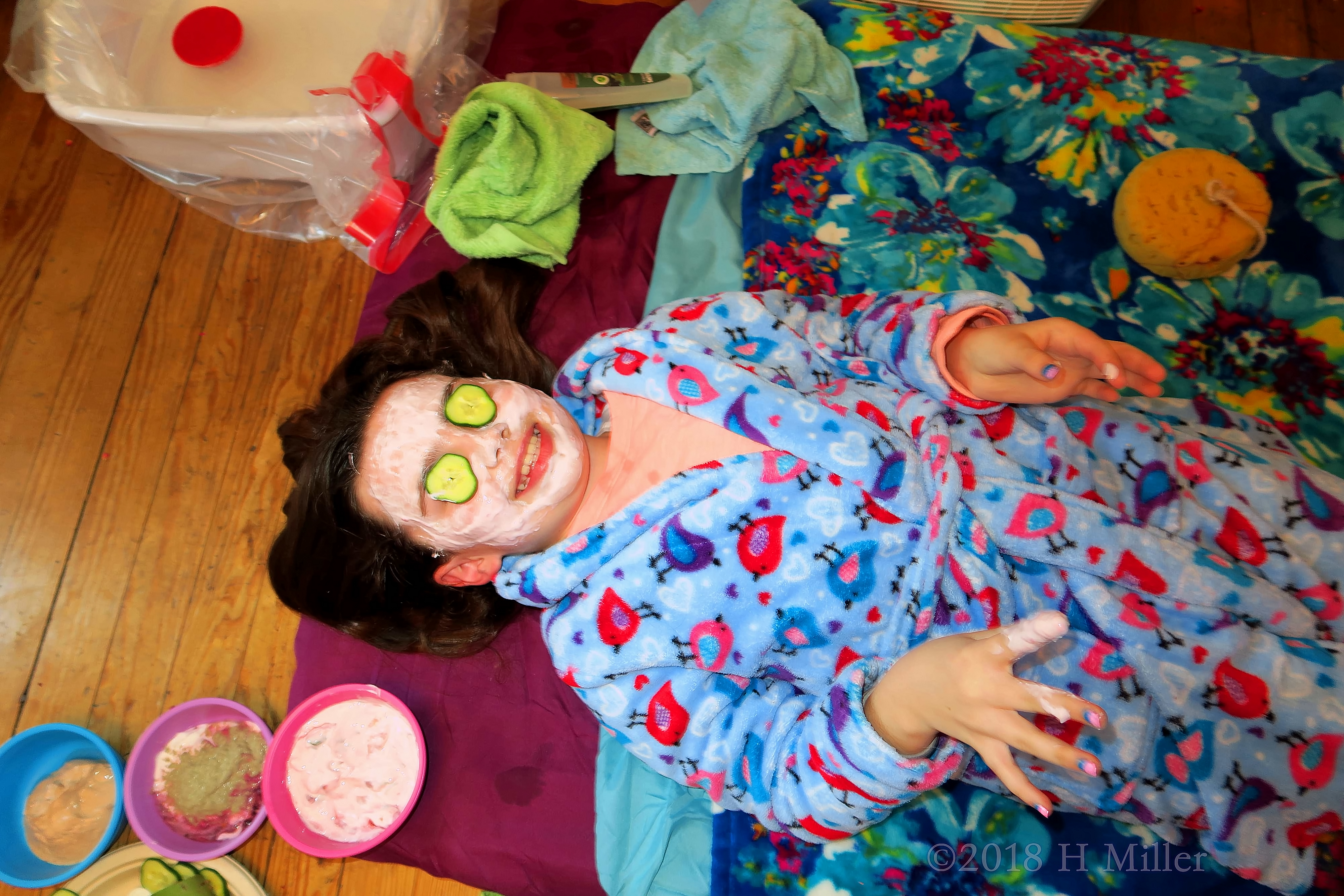 Cooling Cucumber And Kids Facial On Party Guest! Cooling Cucumber And Kids Facial On Party Guest!