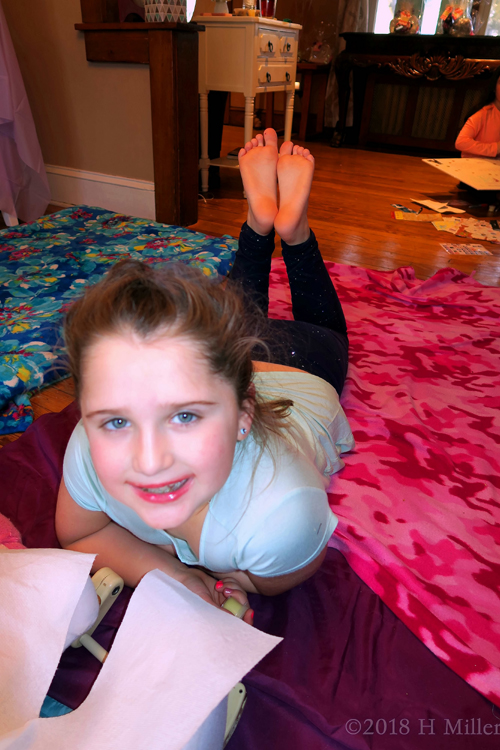 Party Guest Prepares For Kids Massage! Party Guest Prepares For Kids Massage!