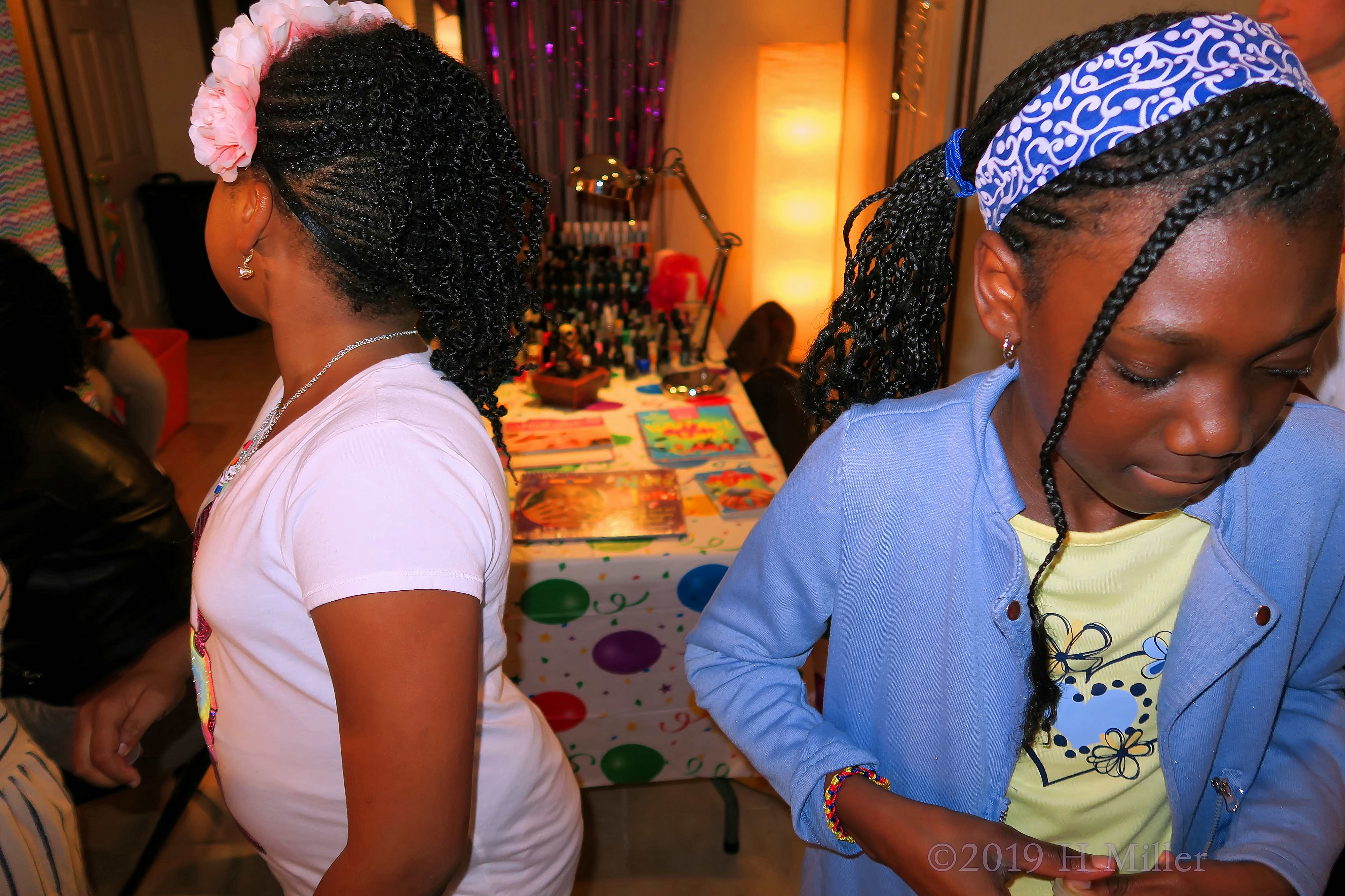 Peek A Boo Mini Mani Station! Peek A Boo Mini Mani Station!