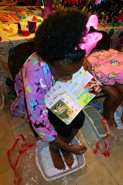 Enjoying Her Kids Pedicure Enjoying Her Kids Pedicure