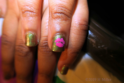 Glitter Gold Kids Manicure With Cool Nail Art Glitter Gold Kids Manicure With Cool Nail Art