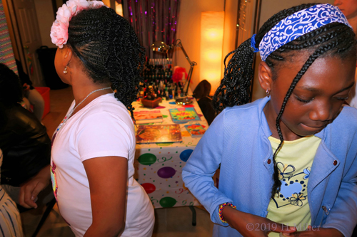 Peek A Boo Mini Mani Station! Peek A Boo Mini Mani Station!