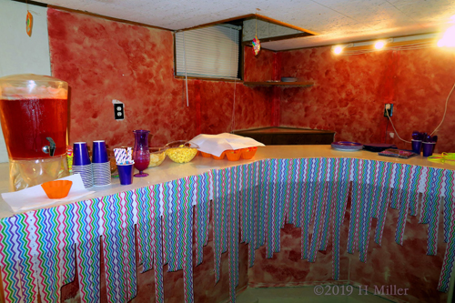 Refreshing Drinks And Delicious Snack Options To Choose From Refreshing Drinks And Delicious Snack Options To Choose From