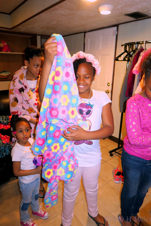 She's Happy With Her Multicolored Floral Print Spa Robe She's Happy With Her Multicolored Floral Print Spa Robe