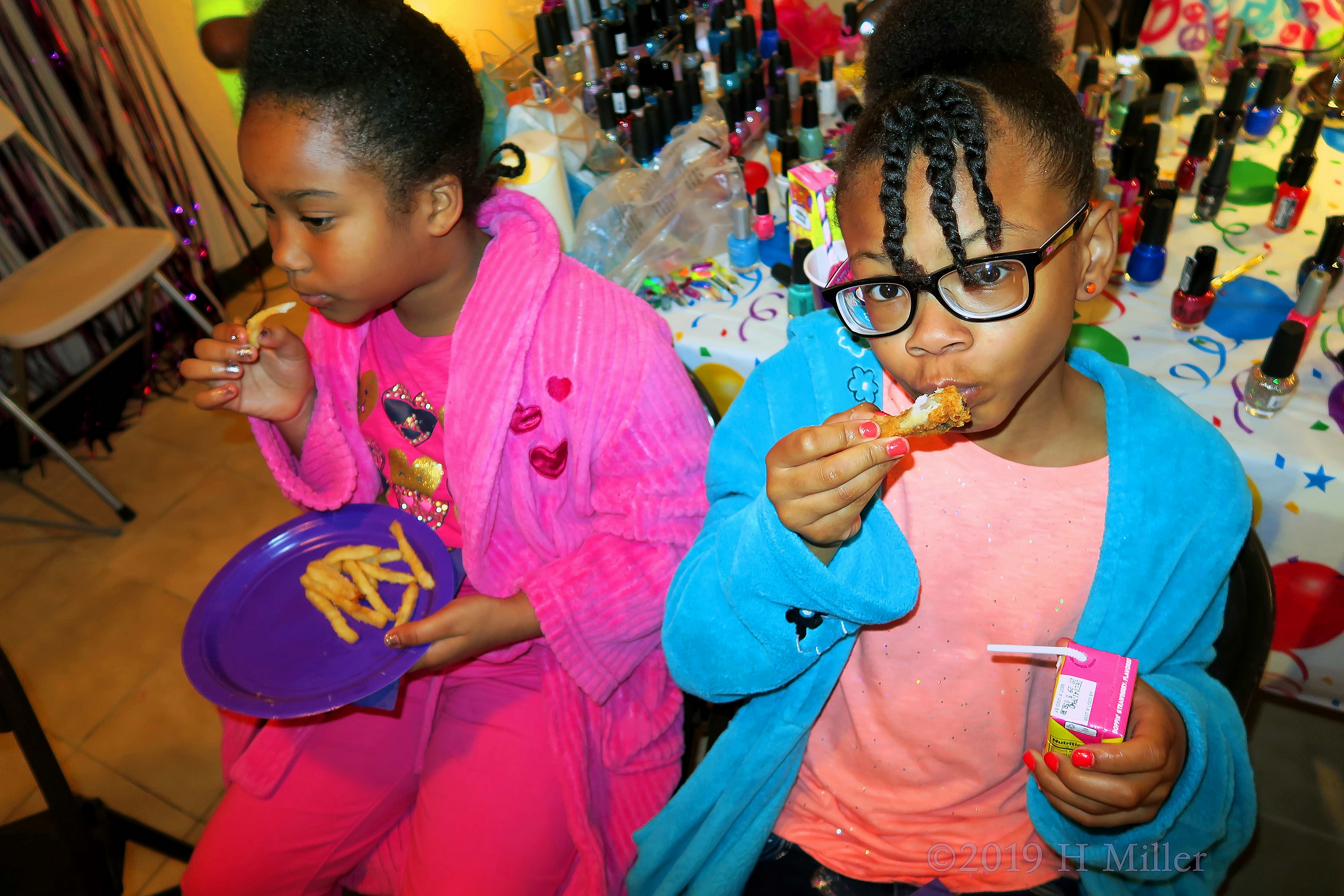 Enjoying Their Party Treats While Getting Kids Pedicures! Enjoying Their Party Treats While Getting Kids Pedicures!