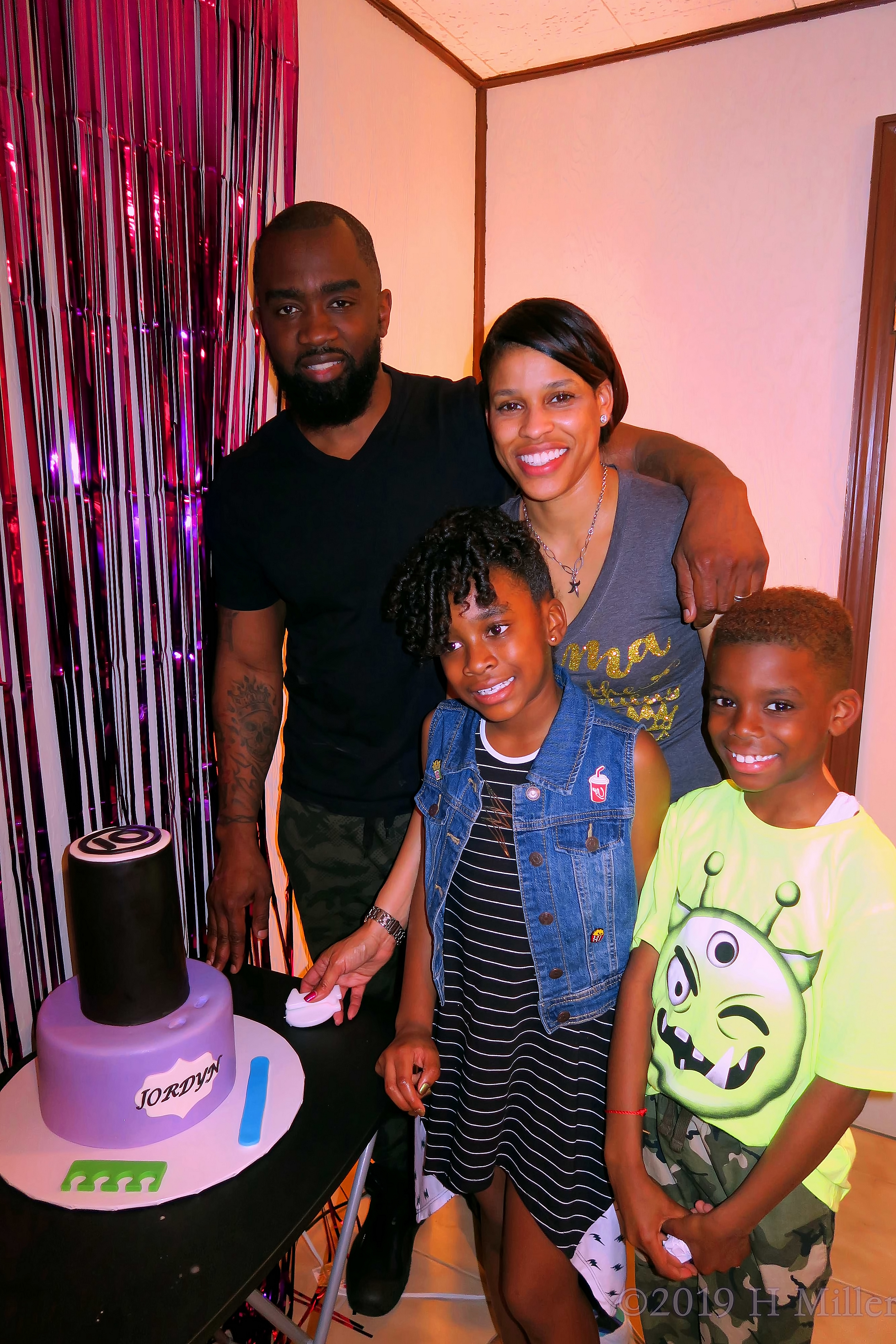 Jordyn and Her Family Pose For A Photo Jordyn and Her Family Pose For A Photo