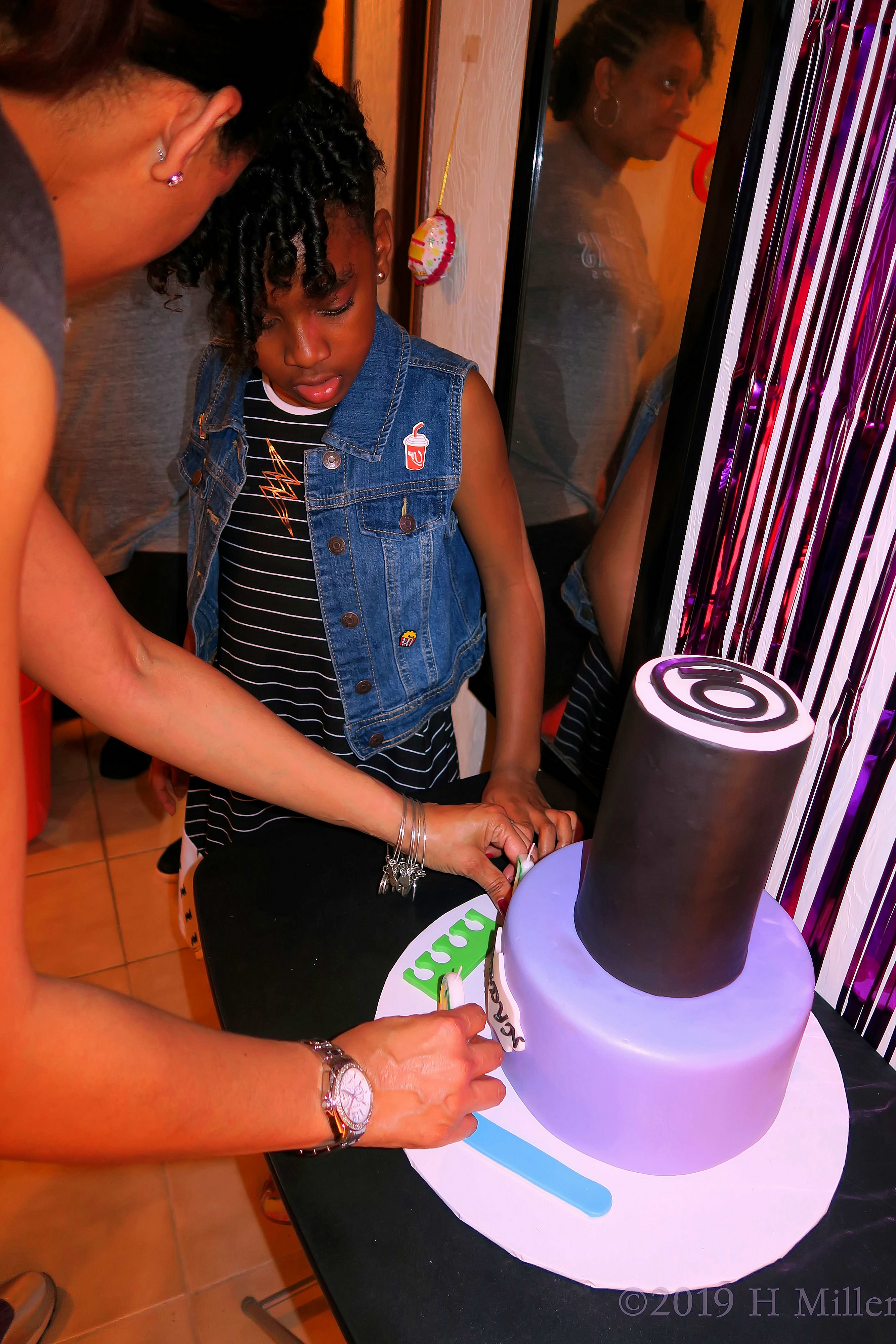 Mother And Daugther Look At The Stunning Cake Mother And Daugther Look At The Stunning Cake