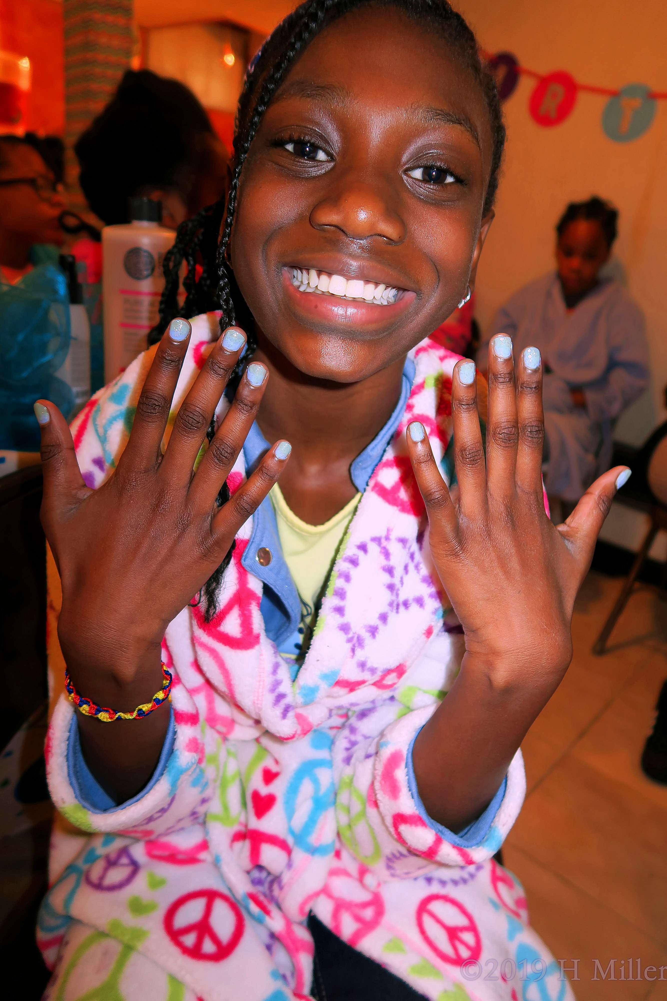 Oooooooo Her Kids Manicure Is So Pretty!!